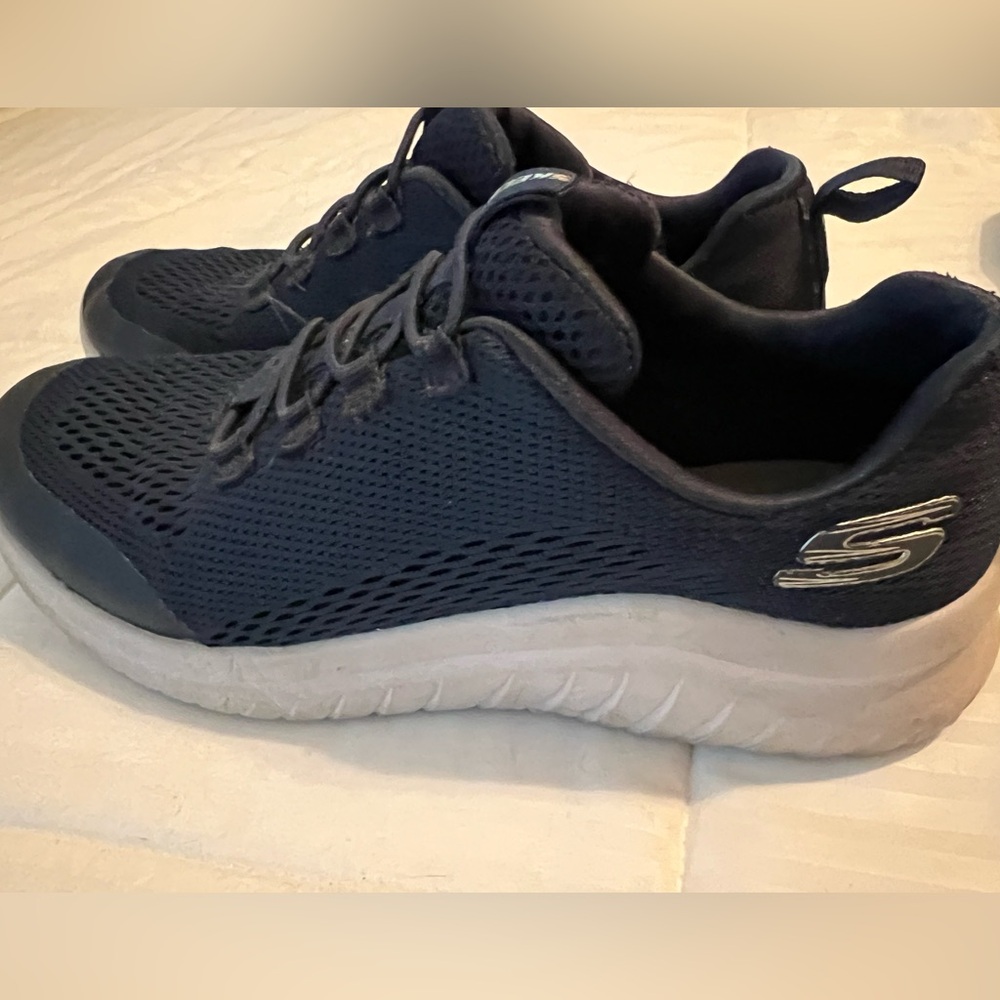 Skechers Ultra Flex 2.0 size Boys 6.5M in Navy